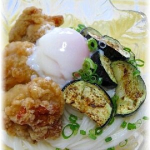 リメイク鶏唐揚げと茄子と温卵ぶっかけそうめん